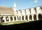 Even more of the cloisters at Abbaye de Royaumont (27kb)